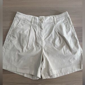 NWT J.Crew Women's Cream Shorts (size 6)